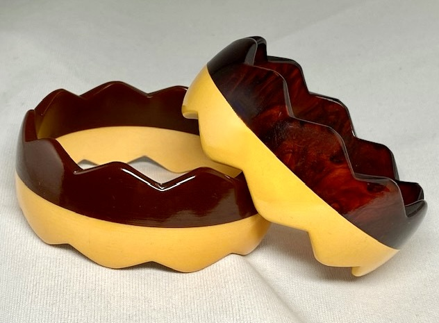 BB455 brown or tortoise with corn reverse zigzag bakelite bangles